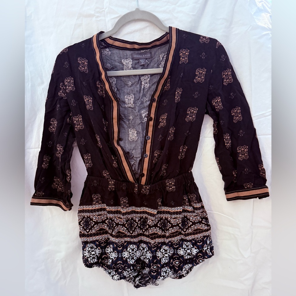 Kendall & Kylie Black and Brown Patterned Top